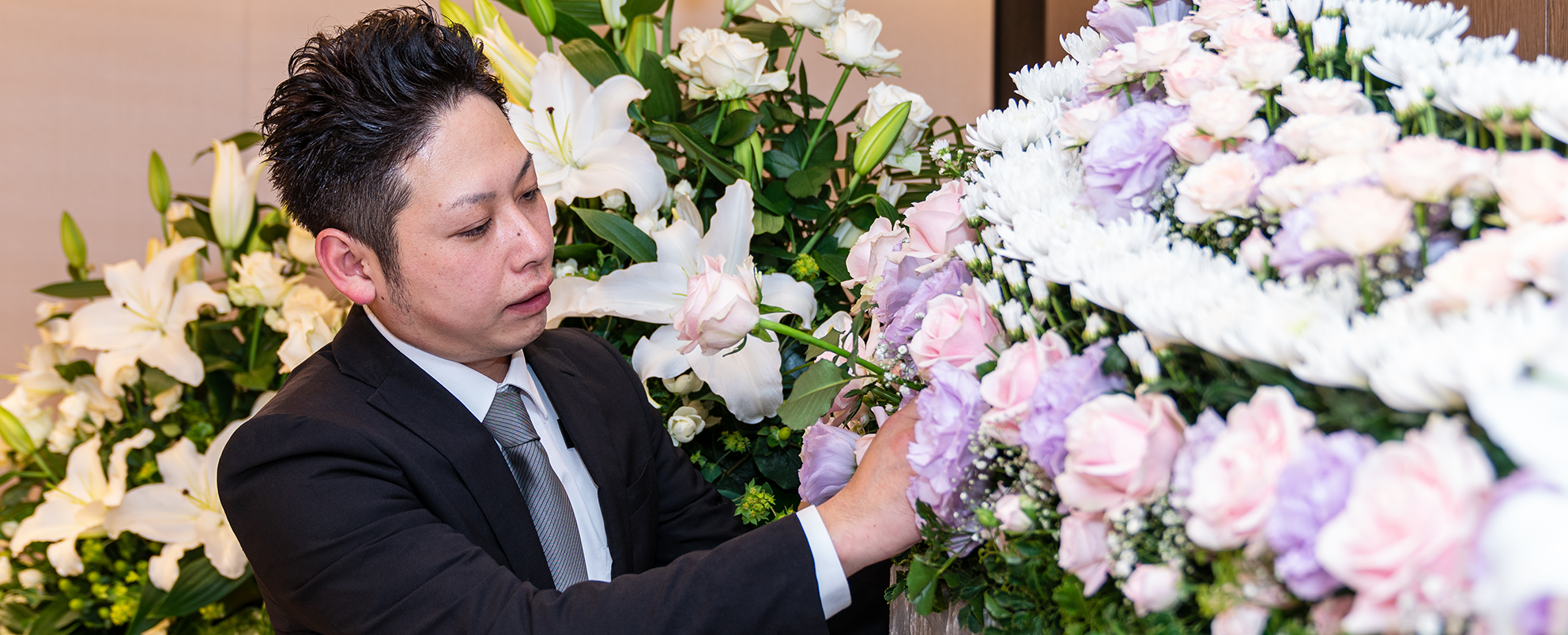 セレモニーの自社生花部による生花祭壇制作