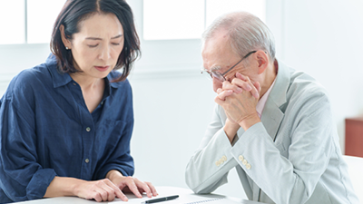 火葬式について家族や親族で話し合うイメージ