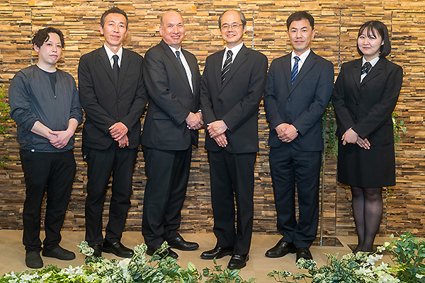 東中野銀座通りに面する本社
