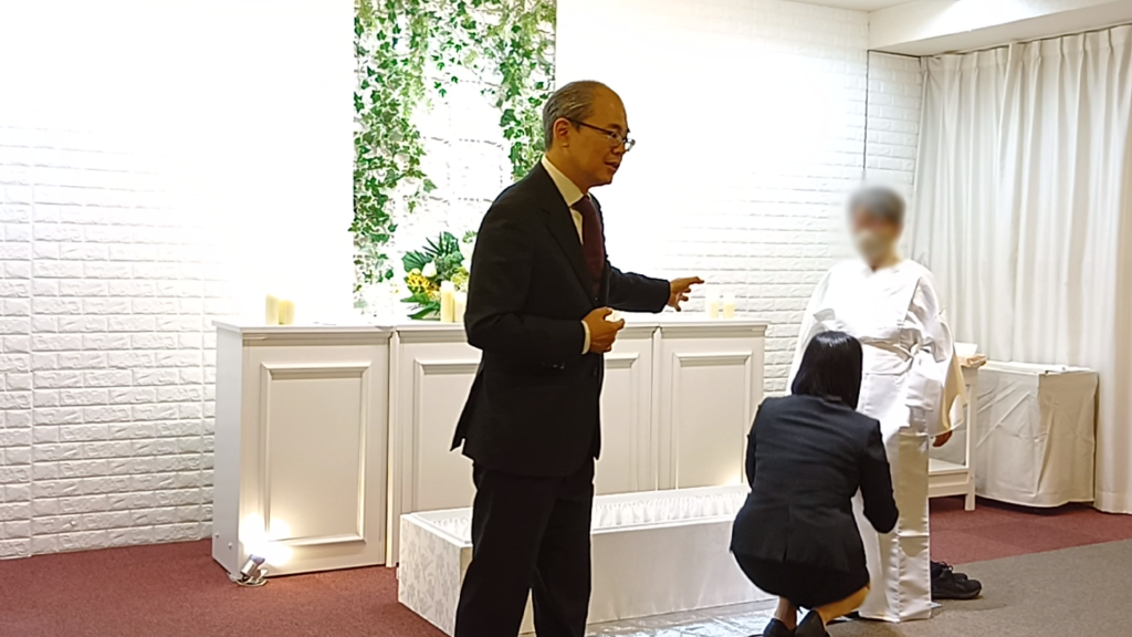 藤沢のセレモニーホールえにしで行った納棺体験の様子